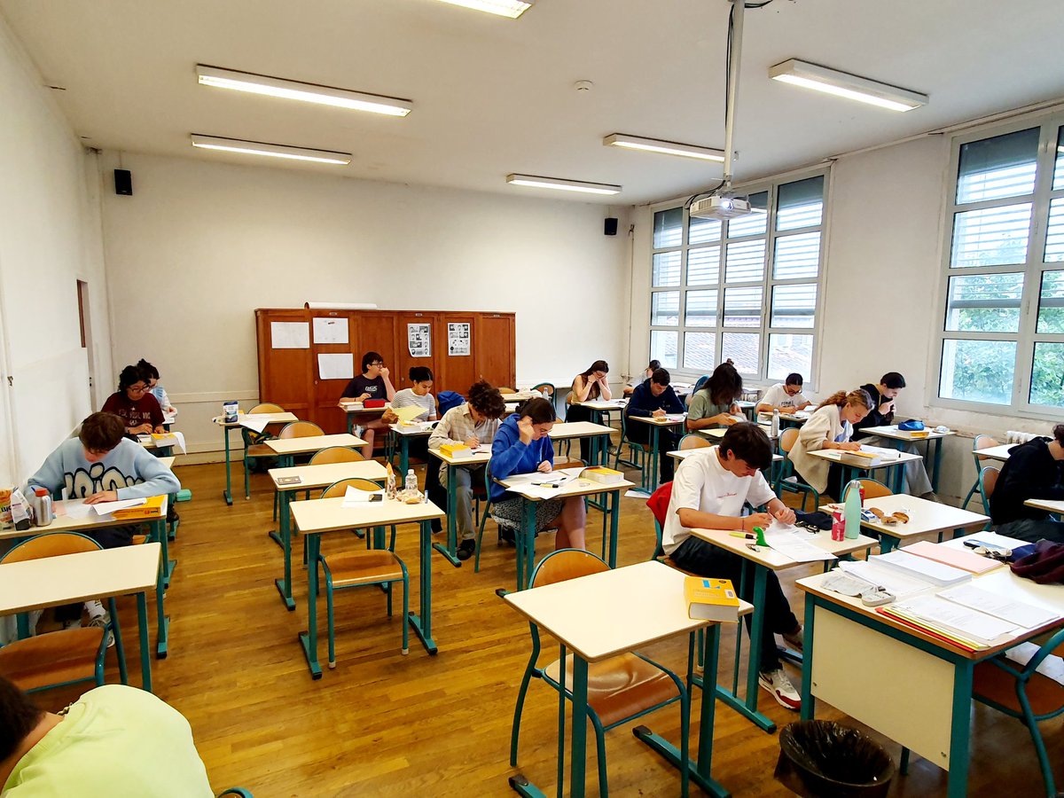 🔊 Los geht's! Top départ!2x 5h d'épreuves 📝 #abibac 🇨🇵🤝🇩🇪 Nos Abibachelières et Abibacheliers <a href="/LyceeStSernin/">Lycée Saint-Sernin</a> <a href="/actoulouse/">Académie de Toulouse</a> <a href="/DSDEN31/">DSDEN 31</a> <a href="/languestoulouse/">Les Langues dans l'académie de Toulouse</a> <a href="/BenmiloudKarim/">Karim BENMILOUD</a> vont pouvoir mettre à profit et récolter les fruits d'un travail exemplaire fourni durant 3 ans 🐞🍀Viel Glück!