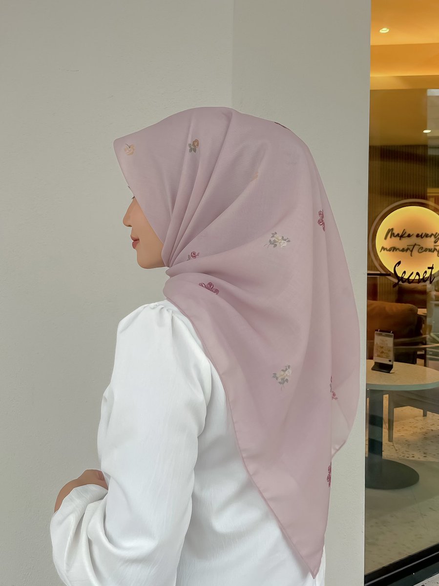 This designer understood the assignment. Simple, bunga kecik and sweet..

RM29 only? Run! 🏃‍♀️🏃‍♀️