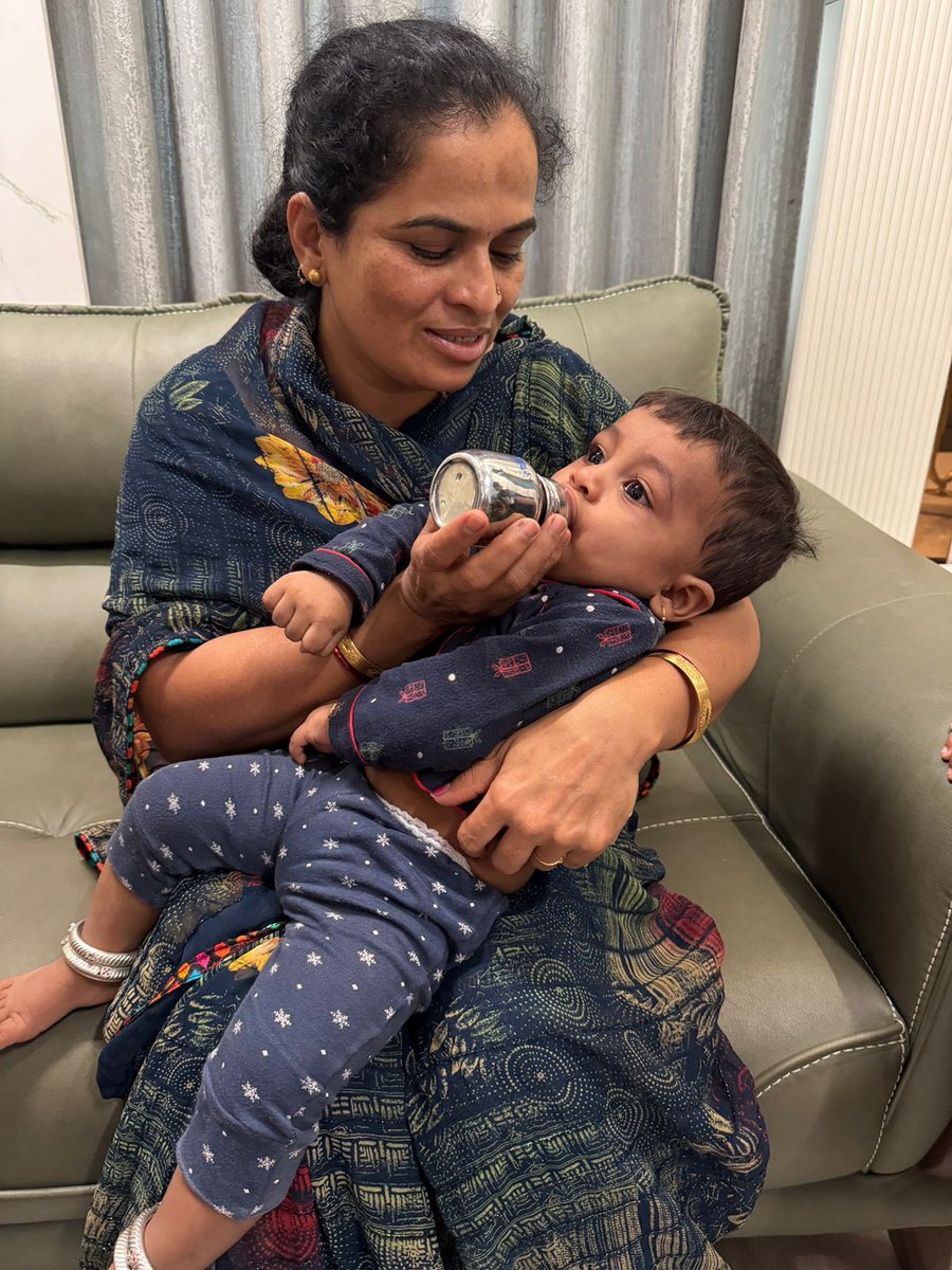 बाळाला सुखरुप आजी आजोबांकडे बघून बरं वाटलं 

<a href="/Dev_Fadnavis/">Devendra Fadnavis</a> 
<a href="/ChakankarSpeaks/">Rupali Chakankar</a> 
रुपाली ठोंबरे यांचे धन्यवाद