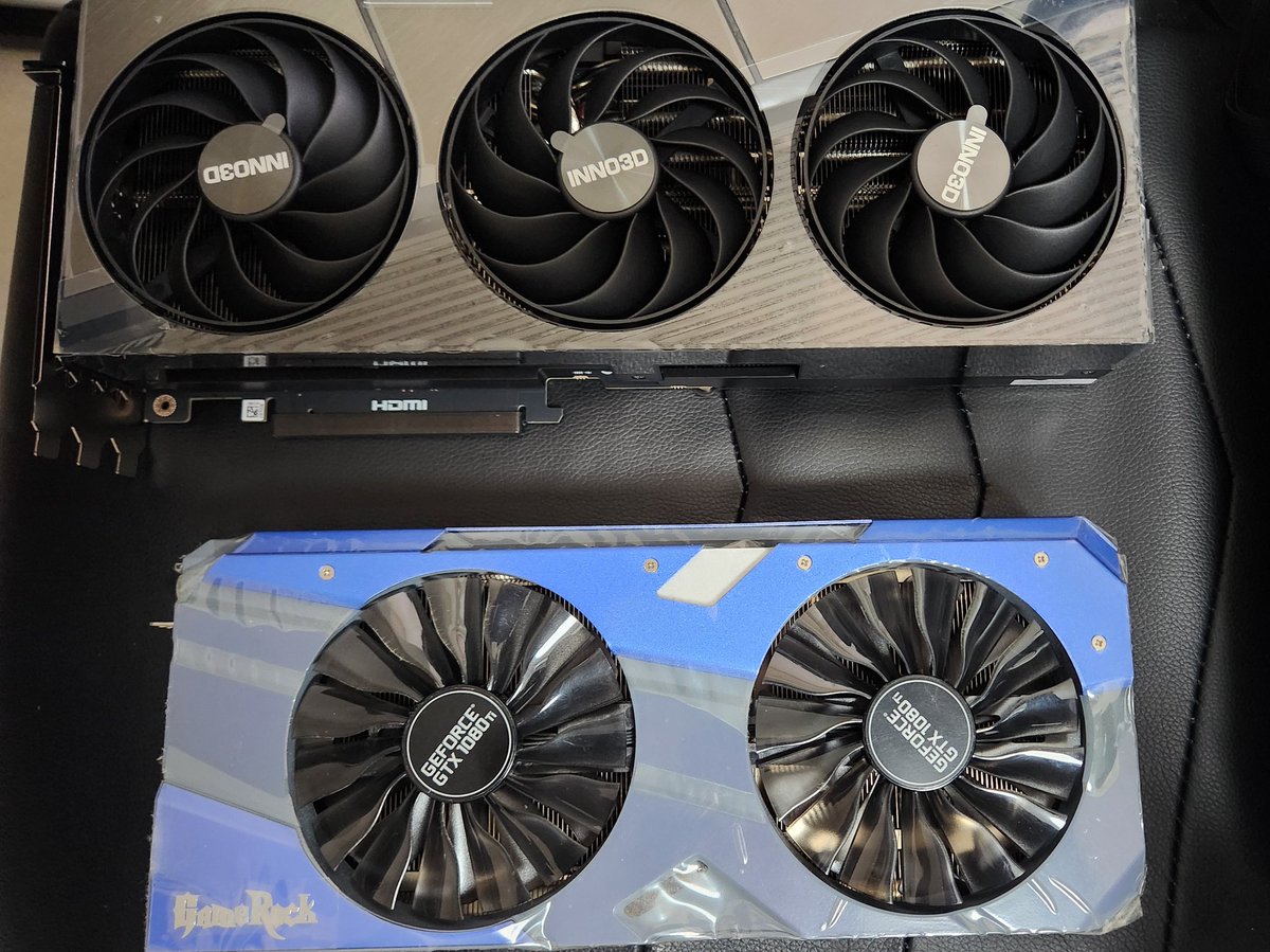 いにしえの1080tiから最新のGPUに乗り換えた。デカくてケースに入れるのがしんどかったが、その分性能に期待が持てる😀
