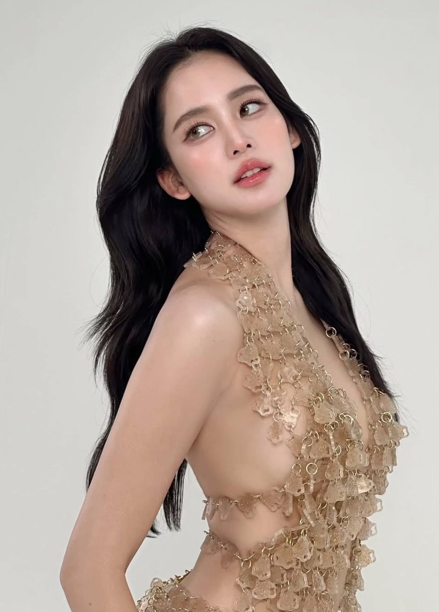 forloverswhomld's tweet photo. คนวิจารณ์หุ่นชีได้ครึ่งชีไหมก็ไม่อะ สวยชิบหายสมมง original โซ้ะ หน้าหุ่นรับกันทุกส่วน https://t.co/P84sdfXTxJ