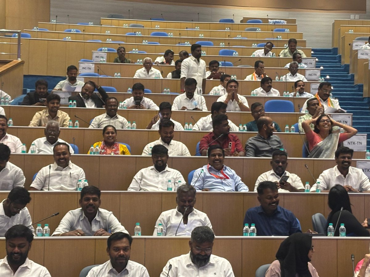 se_prabakaran's tweet photo. டெல்லி இந்திய தேர்தல் அலுவலகத்தில், அங்கீகரிக்கப்பட்ட அரசியல் கட்சிகளுக்கான வாக்குச்சாவடி நிலை முகவர்களுக்கான  பயிற்சி வகுப்பில் நாம் தமிழர் கட்சி @_ITWingNTK https://t.co/pIBxaDxSgR