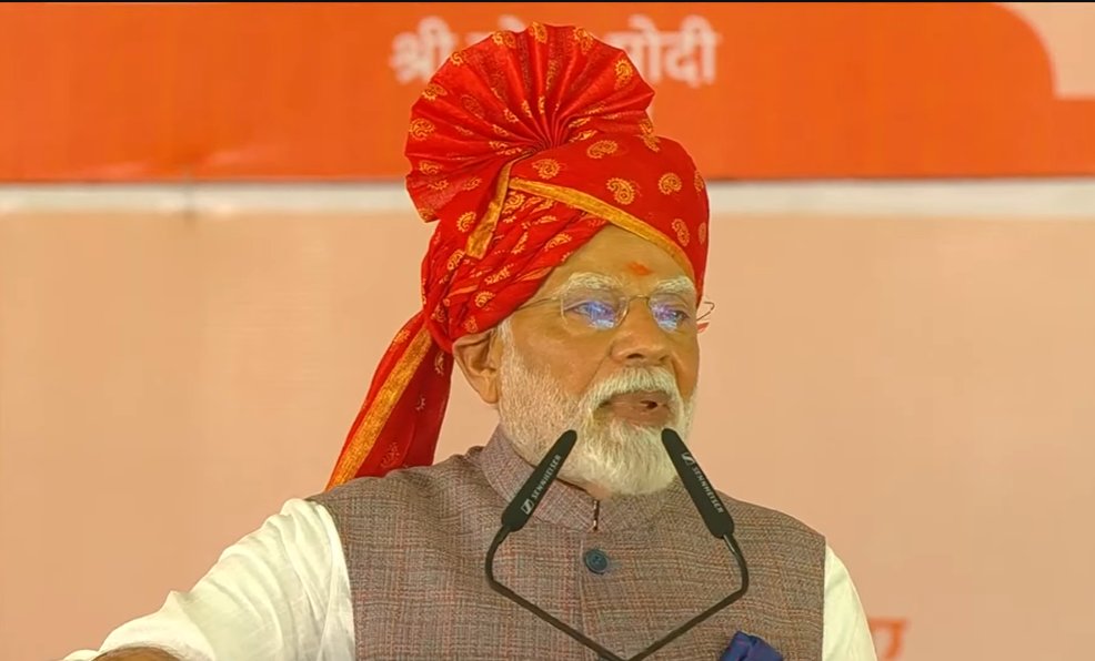 BJP Rajasthan (@bjp4rajasthan) on Twitter photo 'рд╡рд┐рдХрд╛рд╕ рднреА-рд╡рд┐рд░рд╛рд╕рдд рднреА' рдордВрддреНрд░ рдХрд╛ рдЗрди рдЕрдореГрдд рднрд╛рд░рдд рд░реЗрд▓рд╡реЗ рд╕реНрдЯреЗрд╢рдиреЛрдВ рдкрд░ рдирдЬрд╛рд░рд╛ рд╕рд╛рдл-рд╕рд╛рдл рджрд┐рдЦрд╛рдИ рджреЗрддрд╛ рд╣реИред
рдпреЗ рд╕реНрдерд╛рдиреАрдп рдХрд▓рд╛ рдФрд░ рд╕рдВрд╕реНрдХреГрддрд┐ рдХреЗ рднреА рдирдП рдкреНрд░рддреАрдХ рд╣реИрдВред
- рдкреНрд░рдзрд╛рдирдордВрддреНрд░реА рд╢реНрд░реА <a href="/narendramodi/">Narendra Modi</a>
#WelcomeModiJi 'рд╡рд┐рдХрд╛рд╕ рднреА-рд╡рд┐рд░рд╛рд╕рдд рднреА' рдордВрддреНрд░ рдХрд╛ рдЗрди рдЕрдореГрдд рднрд╛рд░рдд рд░реЗрд▓рд╡реЗ рд╕реНрдЯреЗрд╢рдиреЛрдВ рдкрд░ рдирдЬрд╛рд░рд╛ рд╕рд╛рдл-рд╕рд╛рдл рджрд┐рдЦрд╛рдИ рджреЗрддрд╛ рд╣реИред
рдпреЗ рд╕реНрдерд╛рдиреАрдп рдХрд▓рд╛ рдФрд░ рд╕рдВрд╕реНрдХреГрддрд┐ рдХреЗ рднреА рдирдП рдкреНрд░рддреАрдХ рд╣реИрдВред
- рдкреНрд░рдзрд╛рдирдордВрддреНрд░реА рд╢реНрд░реА <a href="/narendramodi/">Narendra Modi</a>
#WelcomeModiJi