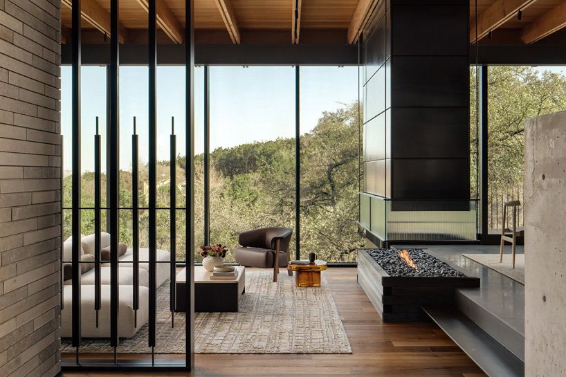 designboom's tweet image. 'terrace mountain residence' cantilevers over #austin with design by a parallel architecture ☁️ designboom.com/architecture/t…