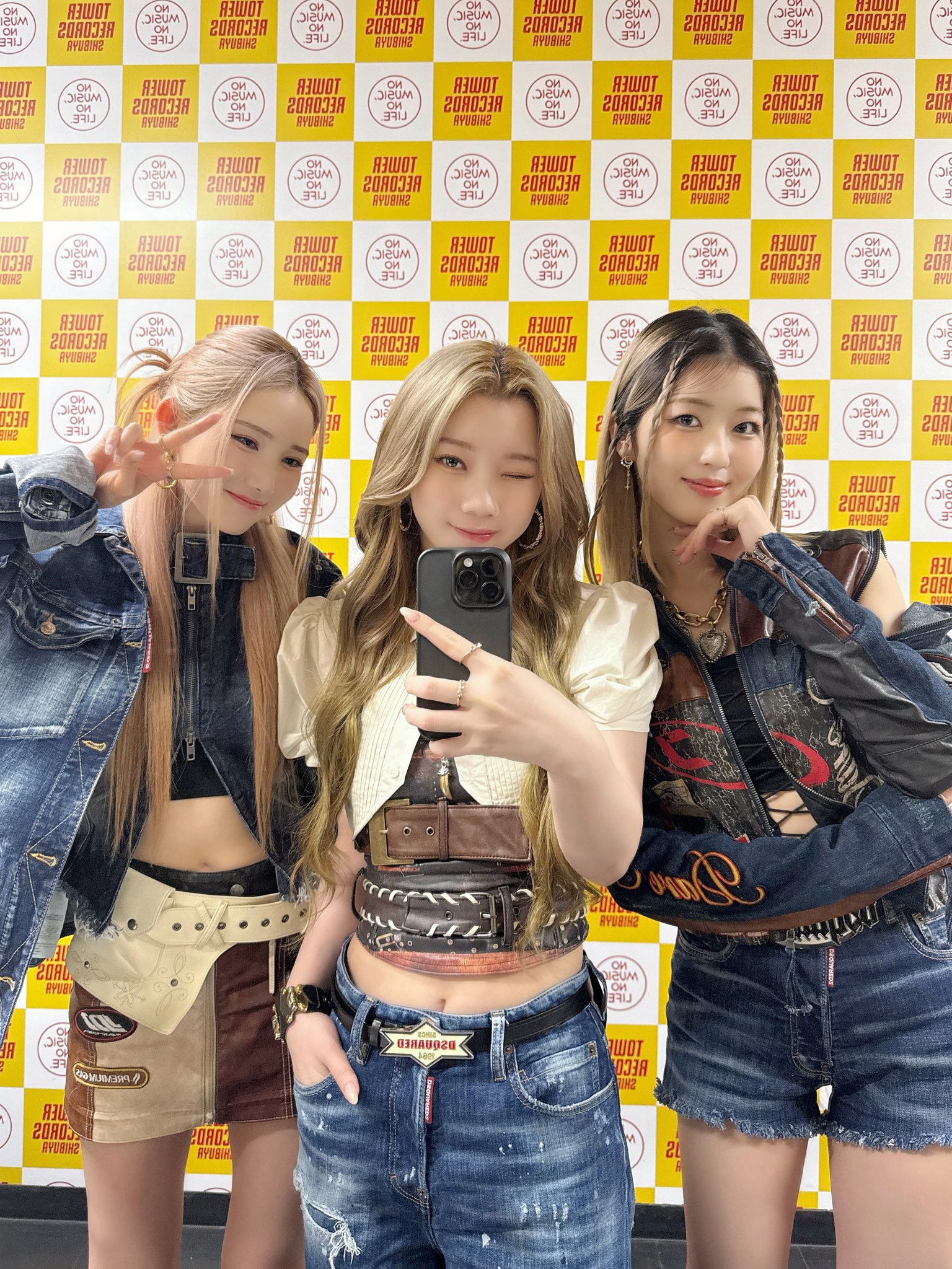 IS:SUE 優希　3rd タワレコ　パネル　当選品 IS:SUE 3RD SINGLE『EXTREME DIAMOND』の発売を記念して、各CD