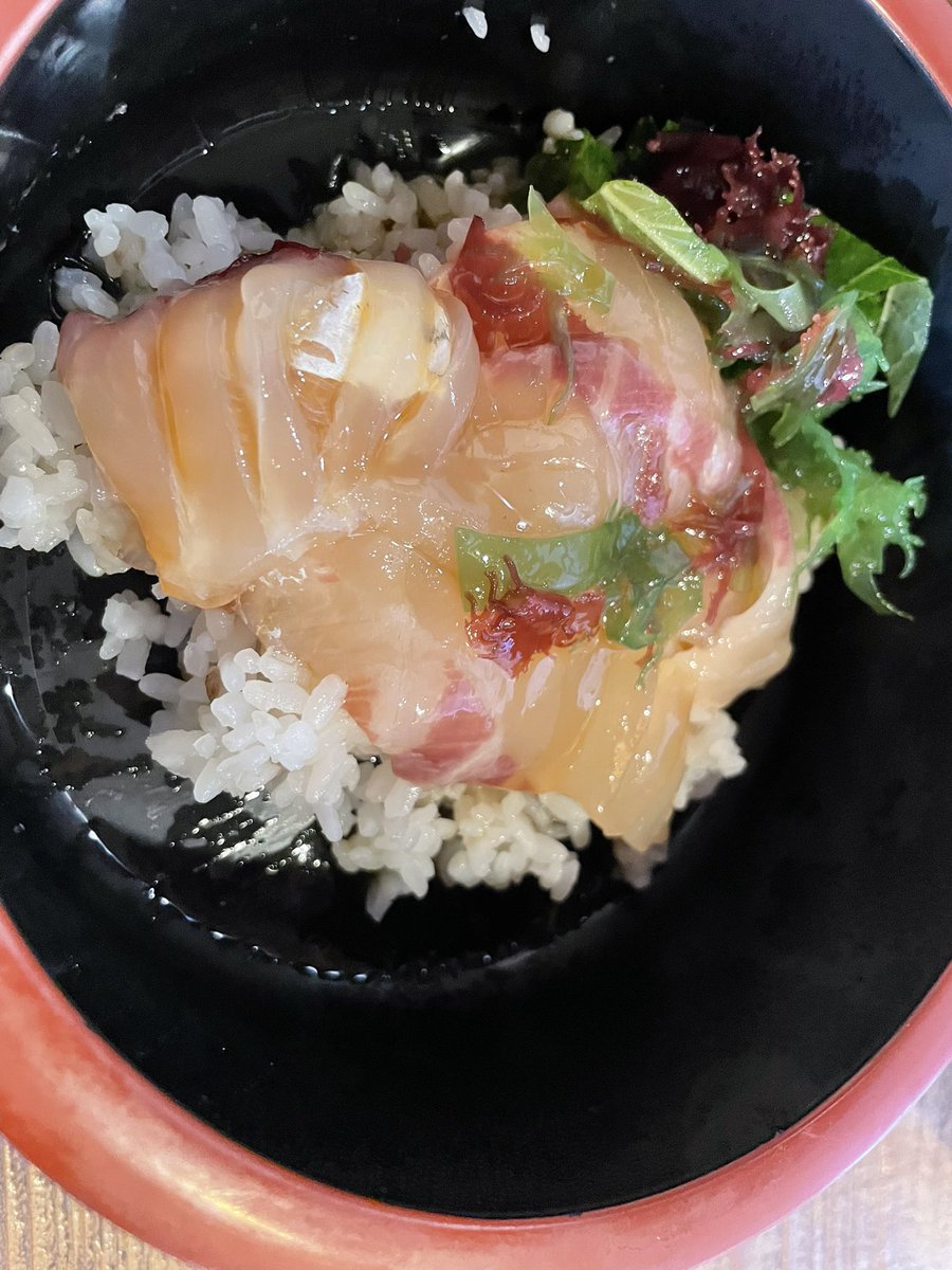 gussan1214's tweet photo. こんにちは✨
ずっと気になっていた
鯛の夢～鯛そばと宇和島鯛めしのお店～
に行ってきました𓆛𓆜𓆝𓆞𓆟

めちゃくちゃ美味しかったです✨️

福崎町の旧小國邸にあるのでお近くまで来たら是非おすすめです😋

 #鯛そば
 #福崎町 https://t.co/IiBZNX6axx