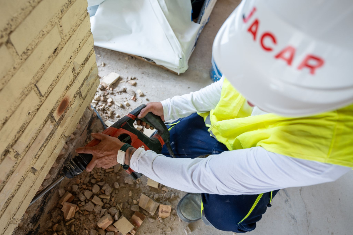 AsepalEPI's tweet photo. 🏆 Jacar Montajes, S.L. gana Galardón Europeo @EU_OSHA por integrar soluciones digitales innovadoras en SST, como pulseras vs golpes de calor 👷🏻‍♂️🌡️.  

🎖️ Gonvauto Iberia, reconocida. 

¡Trabajos saludables en la era digital! ✨

Ir la noticia 👉🏻 https://t.co/yMV9COIij3
#RESST https://t.co/jEyIH61KgK