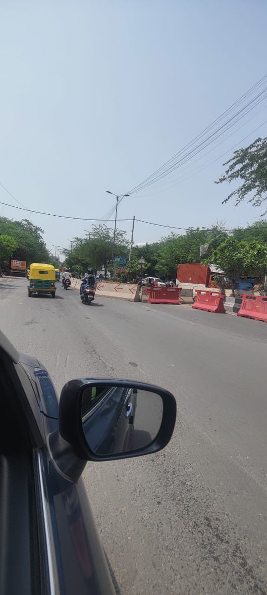 texture11's tweet photo. @DelhiPwd @p_sahibsingh @gupta_rekha whosoever authrzd this u turn on SSN Marg 100ft Road Chattarpur has lost his mind their is encroachment on both sides which will make this section chicken neck 2 cross n traffic jam will start , people will cross frm both sides @vaniaggrawal https://t.co/SOYXs5dIfK