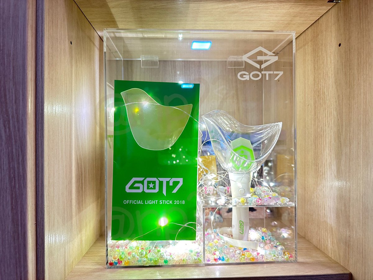 np22pn_'s tweet photo. ✨ขาย อากาบงv.2 + กล่องอะคริลิคสกรีนGOT7 ให้ของตกแต่งในกล่องตามรูปเลยค่ะ
    
💚ของแท้ ซื้อหน้าคอน Eyes On You 

(ขัดด้ามอากาบงเองนะคะ) 
 
✔️2,200฿ ส่งฟรี

#ตลาดกัซ #ตลาดนัดอากาเซ่ #ตลาดนัดอากาเซ #ตลาดนัดgot7 #ขายของสะสมgot7 #ขายของสะสมกัซ #ตลาดนัดอากาเซ่got7 #GOT7 #อากาบง https://t.co/smdp7V1Ef3