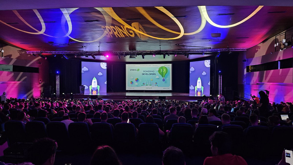 zarinfam's tweet image. #springio25 is starting.