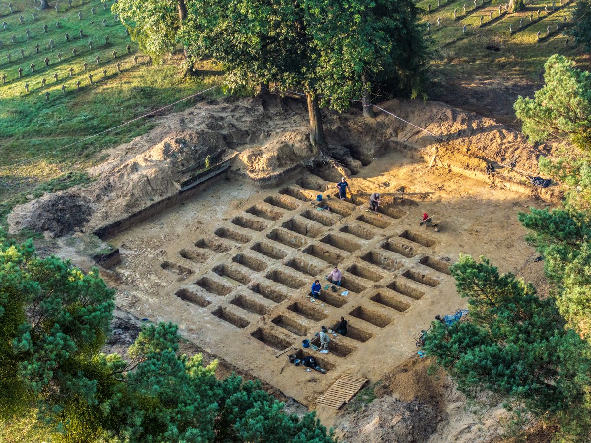 Przywracanie tożsamości – tym właśnie są badania podjęte po odkryciu mogił włoskich żołnierzy przez zespół dr. Dawida Kobiałki. Nieprzypadkowo fraza ta widnieje w tytule najnowszego artykułu o #IMI zmarłych w #Lamsdorf: bit.ly/4k7fXBv

Zachęcamy do lektury!