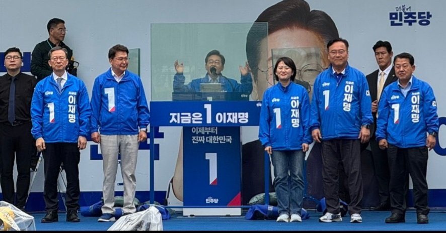 너무 공감.내가 이거 보고 분노한 이유도 같음.
여자들은 16시간마다 살해 위협에 시달리고,
일상 속 여혐 범죄에 보호받지 못한 채
매일 공포를 느끼며 살아가는데
정작 자기만 살겠다고 저러고 있는 거 보니까
분노가 치밀어 오름.
본인 목숨 소중한 줄 알면
여자들 목숨 소중한 것도 알아야지.