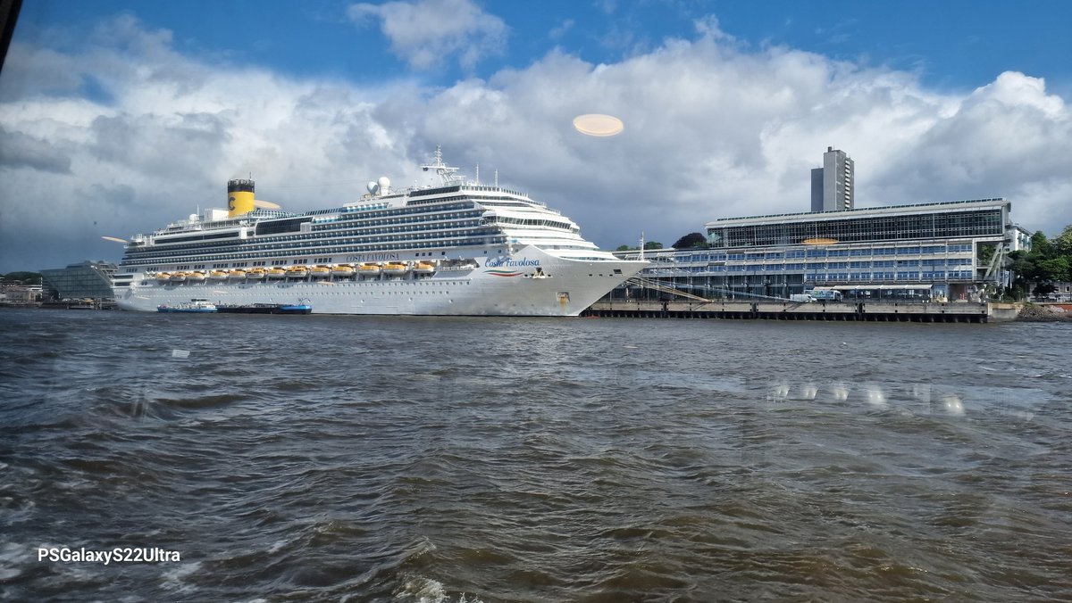 #Ausgeschifft🚢 &amp; auf der #Fähre62🛳️ zu den #Landungsbrücken! 😀