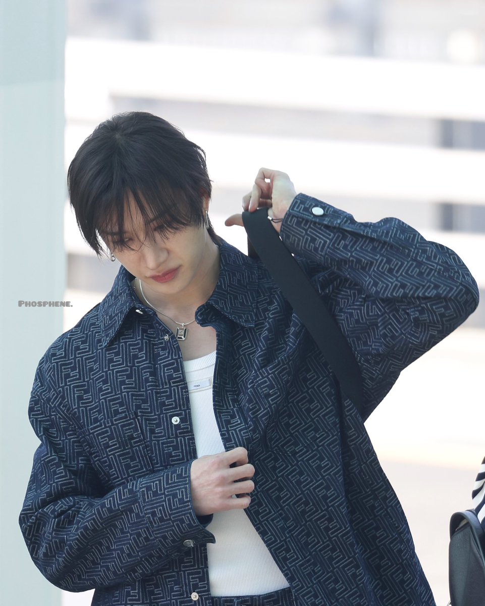 250522

머리 진짜 길다 ㅎㅎ

#BangChan #방찬 #Chris
#StrayKids #스트레이키즈