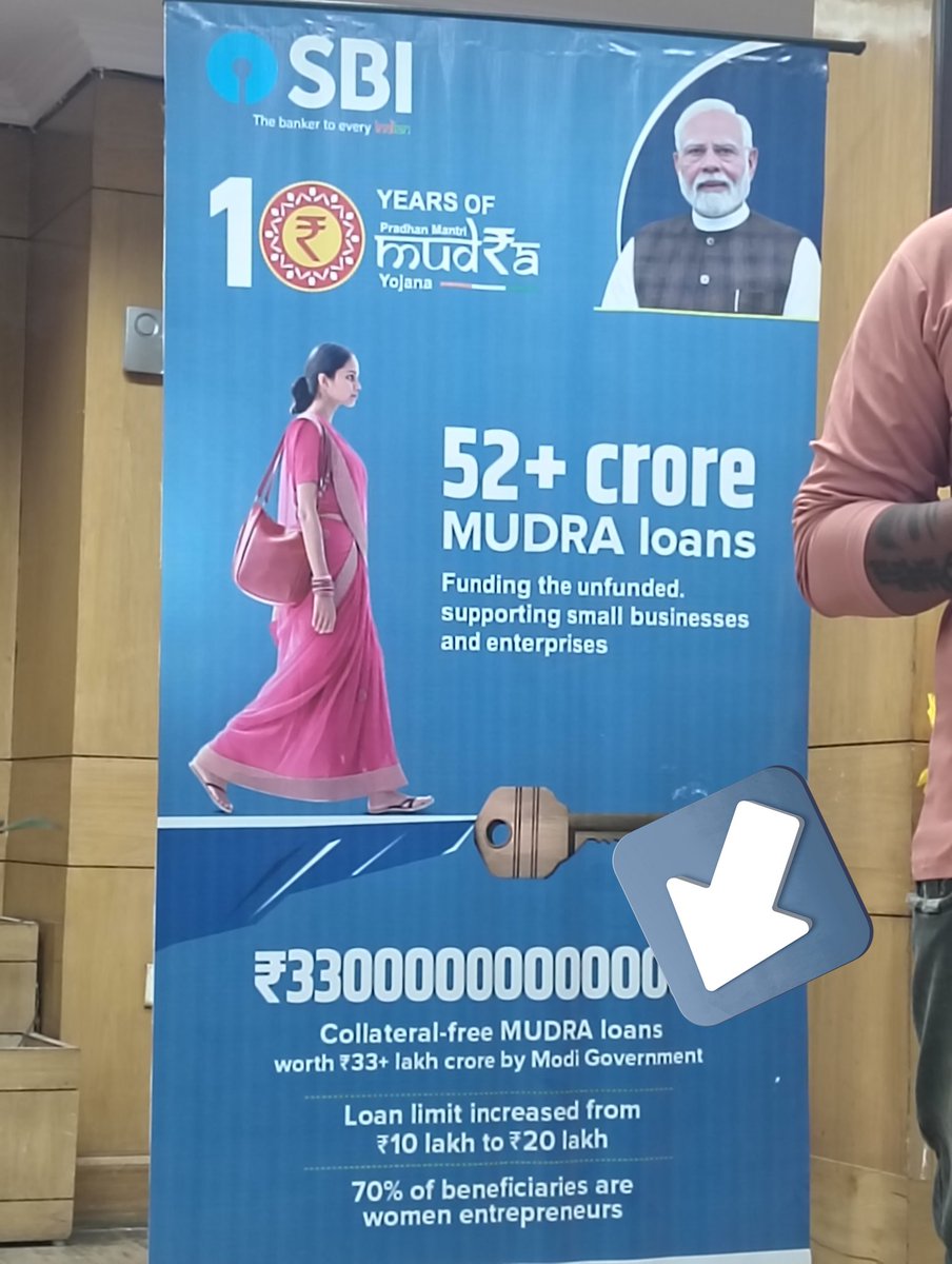 मोदी सरकार ने भले ही सब कुछ दे दिया लेकिन <a href="/TheOfficialSBI/">State Bank of India</a> की एक शाखा में ये बैनर देख कर निराशा अवश्य हुई कि सरकारी योजनाओं और विभागों में अब भारत सरकार का नाम नहीं दिख रहा है, भारत सरकार अब मोदी सरकार हो गई है। <a href="/yadavakhilesh/">Akhilesh Yadav</a> <a href="/RahulGandhi/">Rahul Gandhi</a> <a href="/BJP4India/">BJP</a> <a href="/INCIndia/">Congress</a> <a href="/samajwadiparty/">Samajwadi Party</a>