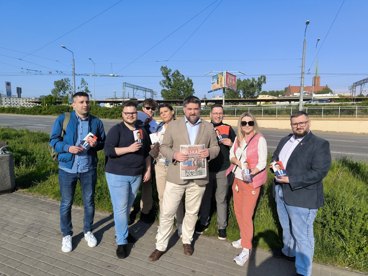 Wczoraj w Gdyni wziąłem udział w akcji ulotkowej na rzecz Rafała Trzaskowskiego. Mnóstwo pozytywnej energii i dobre przyjęcie od mieszkańców!

Idziemy po zwycięstwo! 🤍❤️
#Trzaskowski2025 #Gdynia #TrzaskowskiPrezydentemPolski #TrzaskamyDrugąTurę #TrzaskowskiTeam #Trzaskowski2O25