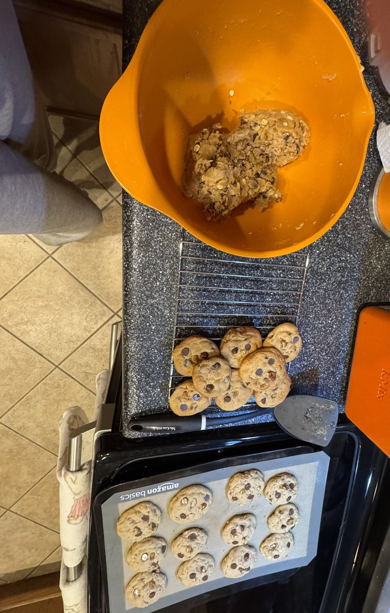 Orangesweetnes's tweet image. Just some midnight baking 🧡
I made Snoop Dogg cookies and they’re tasty 🤤  I deviated slightly from the og recipe. 

#snoop
#doggpound 
#foodporn