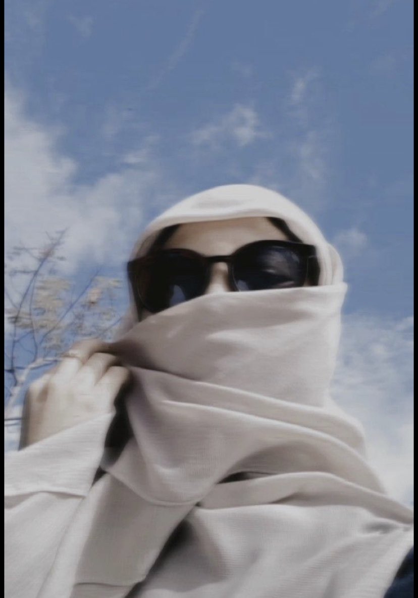 Dear reader,
How do we meet someone if we can’t keep? A perfect story,a dreamy face..! Butterflies in the stomach..! Endless chats..! Only to watch all fade away? What is the point of meeting the right person when the timing is wrong? How do u hold on to smthing that won’t stay..