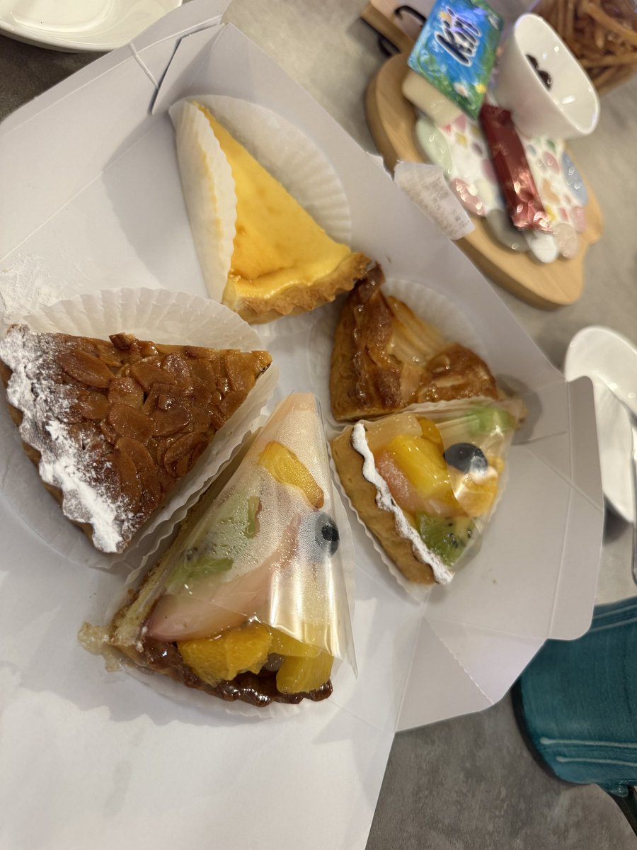 HELLO🙋‍♀️昨日の秋山ゆずきの○○じかん
3人でのお喋りがたのしすぎて
昨日からずっとアーカイブみて笑ってる😂

【お袋の唐揚げ】が本当に楽しいワード！
鯨さん、じゅりちゃん
遊びに来てくれてありがとうございました♡

大好きな二人と楽しい時間✨️

まだ見てない方ぜひご覧下さい☺️