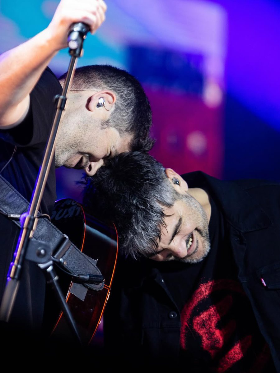 Mi boca es una pistola, se dispara si te marchas
Conexión de hermanos 🫶🏼 #Estopa