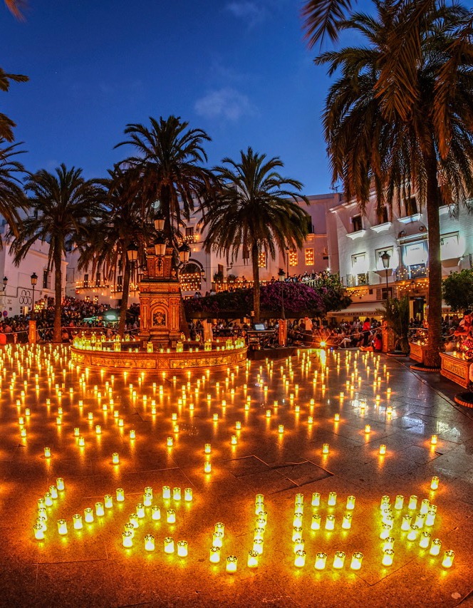 ¡El pueblo de la provincia de Cádiz más bonito de España volverá a brillar bajo la luz de las velas! Alrededor de 20.000 velas iluminarán y embellecerán el casco histórico de Vejer el próximo 31 de mayo. ¿Quiere vela? 😃 Más información: diariodecadiz.es/cadizfornia/pu… Vía  <a href="/diariocadiz/">Diario de Cádiz</a>