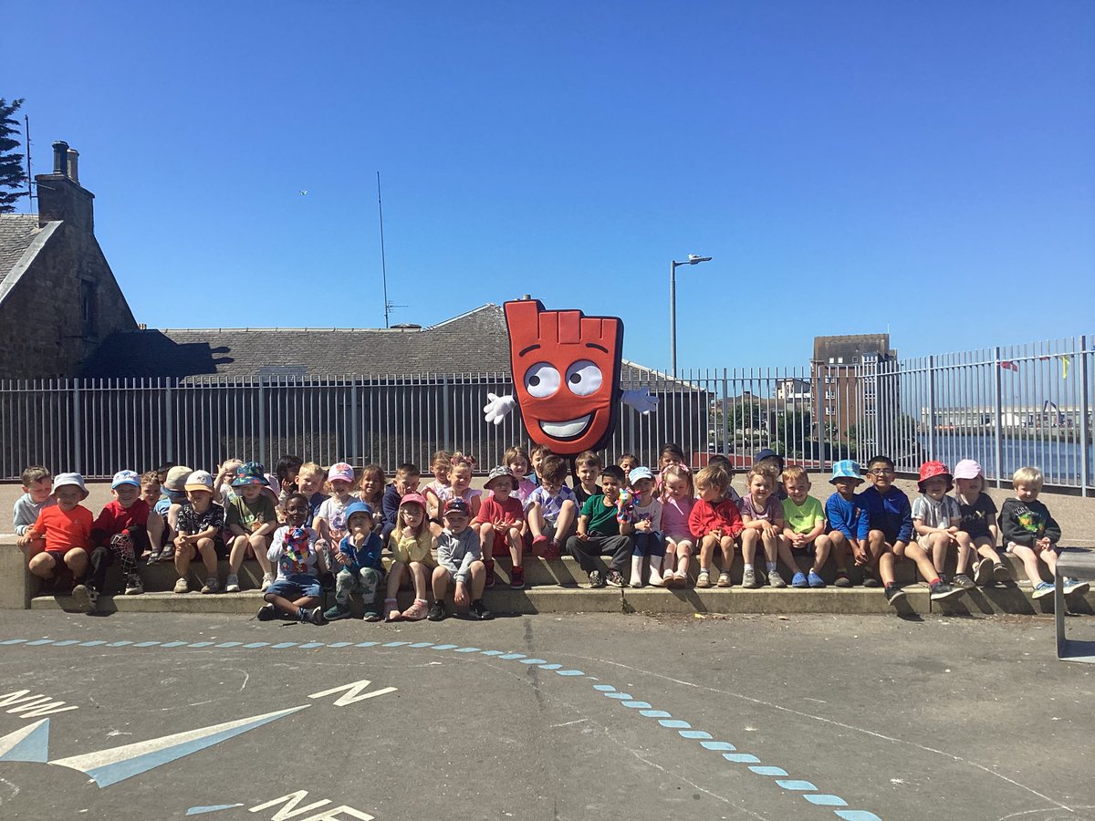 The EYC children had a special visit from Strider from <a href="/LStreetsScot/">Living Streets Scotland</a> this week. Strider was so impressed to hear about our families who have been parking further away from the school and walking to nursery! 🚶‍♂️#HealthyHabits #LivingStreets #walktoschoolweek  <a href="/SACEarlyYears/">SAC Early Years</a>