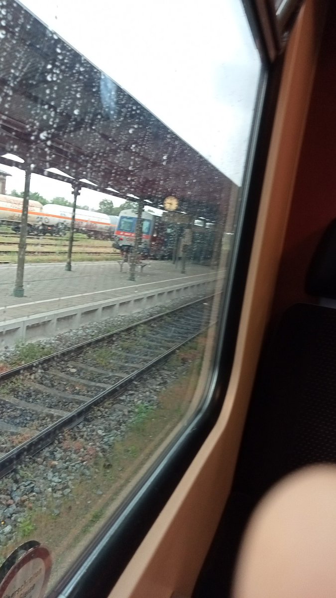 Gerha7Gerta's tweet photo. Grau in Grau, dennoch freue mich nach Hause...erst muss ich alle meine Erlebnisse, Erfahrungen einordnen. Ich wünsche Euch,liebe Kameraden,einen schönen guten Morgen und Tag 💙 https://t.co/xAHLFSGZIr