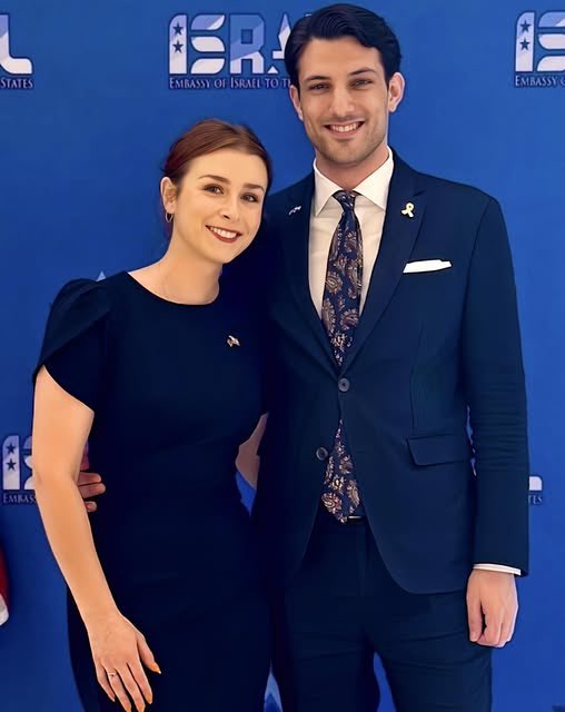 In Gedenken an 

Sarah Milgrim
Yaron Lischinsky, 28

Die Mitarbeiter der israelischen Botschaft in Washington, D.C., wurden am Mittwochabend in der Nähe des jüdischen Museums erschossen. Das Paar wollte demnächst heiraten. Der Angreifer soll »Free Palestine« gerufen haben