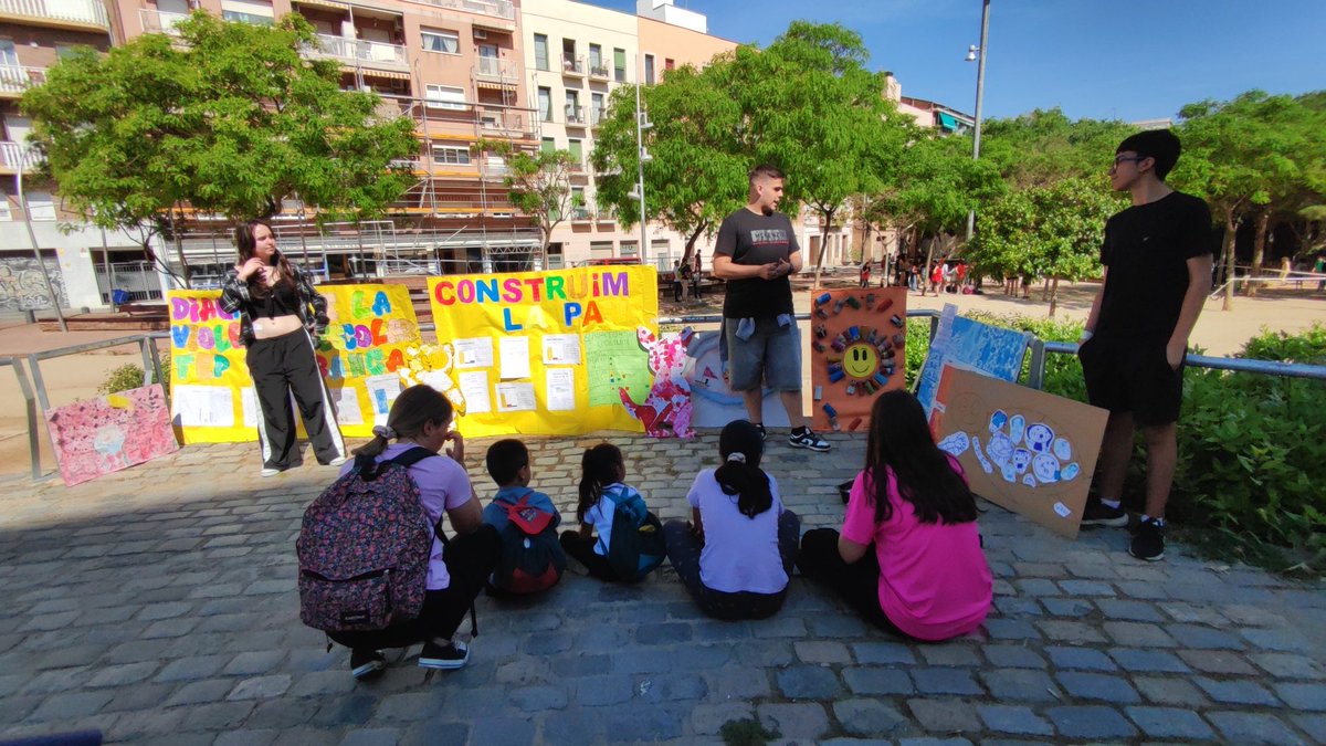 Ahir vam fer el tancament de #BlauFEP 3.0 , un projecte artivista centrat en la detecció de violències al nostre entorn acompanyats per @creart_ong @el_gecko_con_botas @escoladeculturadepau <a href="/fundaciocarulla/">Fundació Carulla</a> i la biblioteca de Can Fabra #EscolesSostenibles <a href="/escolesxesc/">EscolesXESC</a> <a href="/esenred21/">ESenRED</a>
