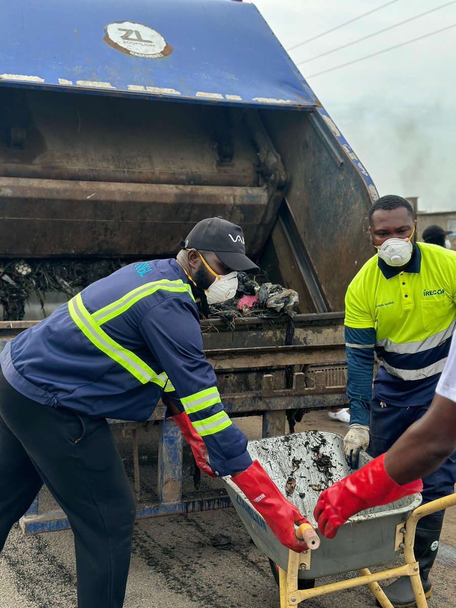 Preacherboye's tweet photo. Why should the rains bring fear? Let’s hold polluters accountable and protect vulnerable communities.
#JusticeForTheEnvironment #CleanCityGhana #UseTheBin
#Zoomliondeywork
Spurs Onana Manchester United
President Mahama Nkrumah Arsenal https://t.co/E1Mn23rq5r