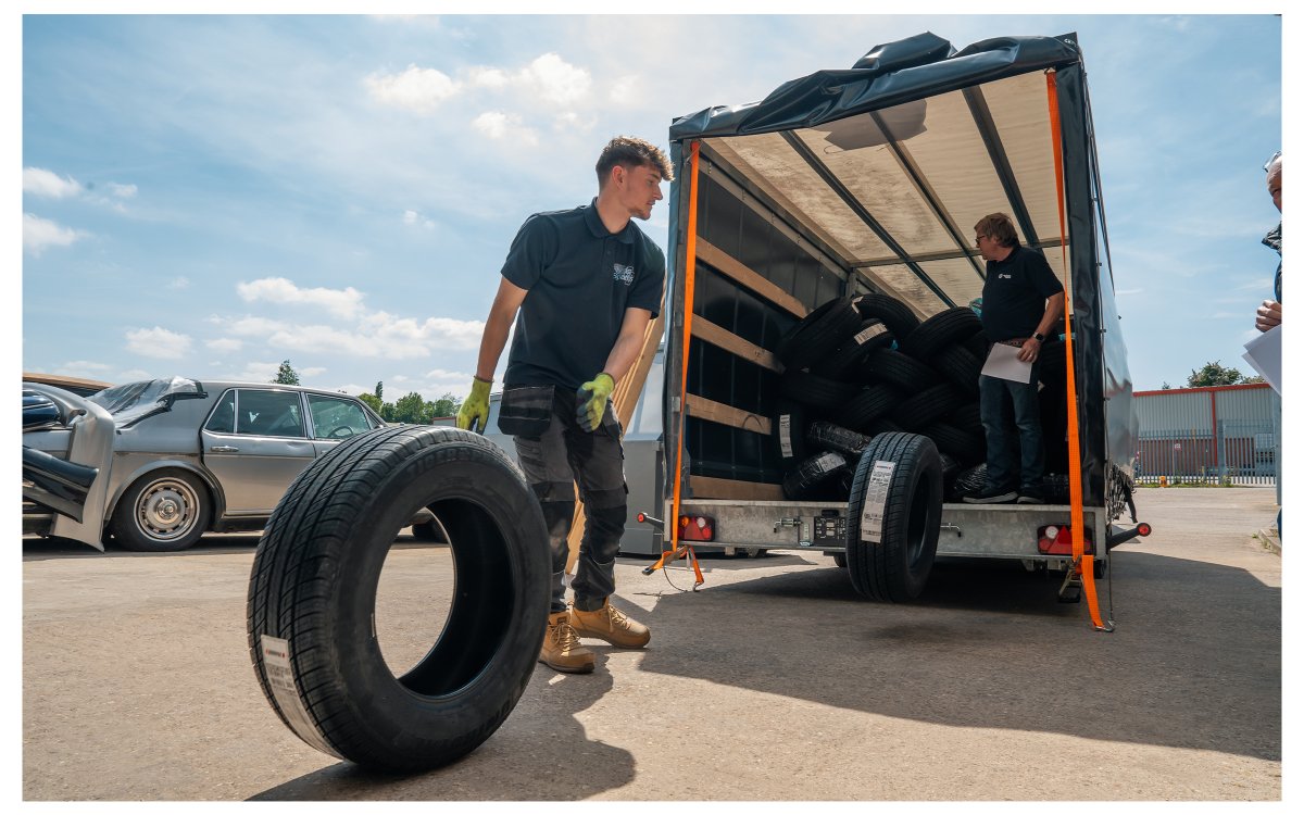 flyingspares's tweet photo. A huge delivery of tyres has rolled into the FS warehouse — including 200 of the highly sought-after Galaxy Whitewalls. Grab them while you can at https://t.co/kDcahSi6lb
#whitewalls #classiccars #rollsroyce #bentley #vintagecars #restoration #rrec #rroc https://t.co/bA2lCLIn6S