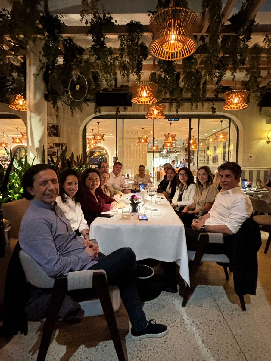 Özlem Derici Şengül (@ozlemderici) on Twitter photo Enflasyon Raporu öncesi Ekonomistler Yemeği'nde ekonomiyi masaya yatıralım dedik. <a href="/alpertopkaya/">alpertopkaya</a> <a href="/CanAslak/">murat can aşlak</a> <a href="/handenazozcn/">Hande Şekerci</a> <a href="/Ecemakdak/">Ecem Akdak</a> <a href="/SelvaBaziki/">Selva Baziki</a> <a href="/Banu_KT/">Banu Kıvcı Tokalı</a> <a href="/SerkanGonencler/">Serkan Gönençler</a> <a href="/tlslrm/">Irem Talasli</a> <a href="/erolgrcn/">erol gürcan</a> Gülay Elif Girgin Gültekin Işıklar Enflasyon Raporu öncesi Ekonomistler Yemeği'nde ekonomiyi masaya yatıralım dedik. <a href="/alpertopkaya/">alpertopkaya</a> <a href="/CanAslak/">murat can aşlak</a> <a href="/handenazozcn/">Hande Şekerci</a> <a href="/Ecemakdak/">Ecem Akdak</a> <a href="/SelvaBaziki/">Selva Baziki</a> <a href="/Banu_KT/">Banu Kıvcı Tokalı</a> <a href="/SerkanGonencler/">Serkan Gönençler</a> <a href="/tlslrm/">Irem Talasli</a> <a href="/erolgrcn/">erol gürcan</a> Gülay Elif Girgin Gültekin Işıklar