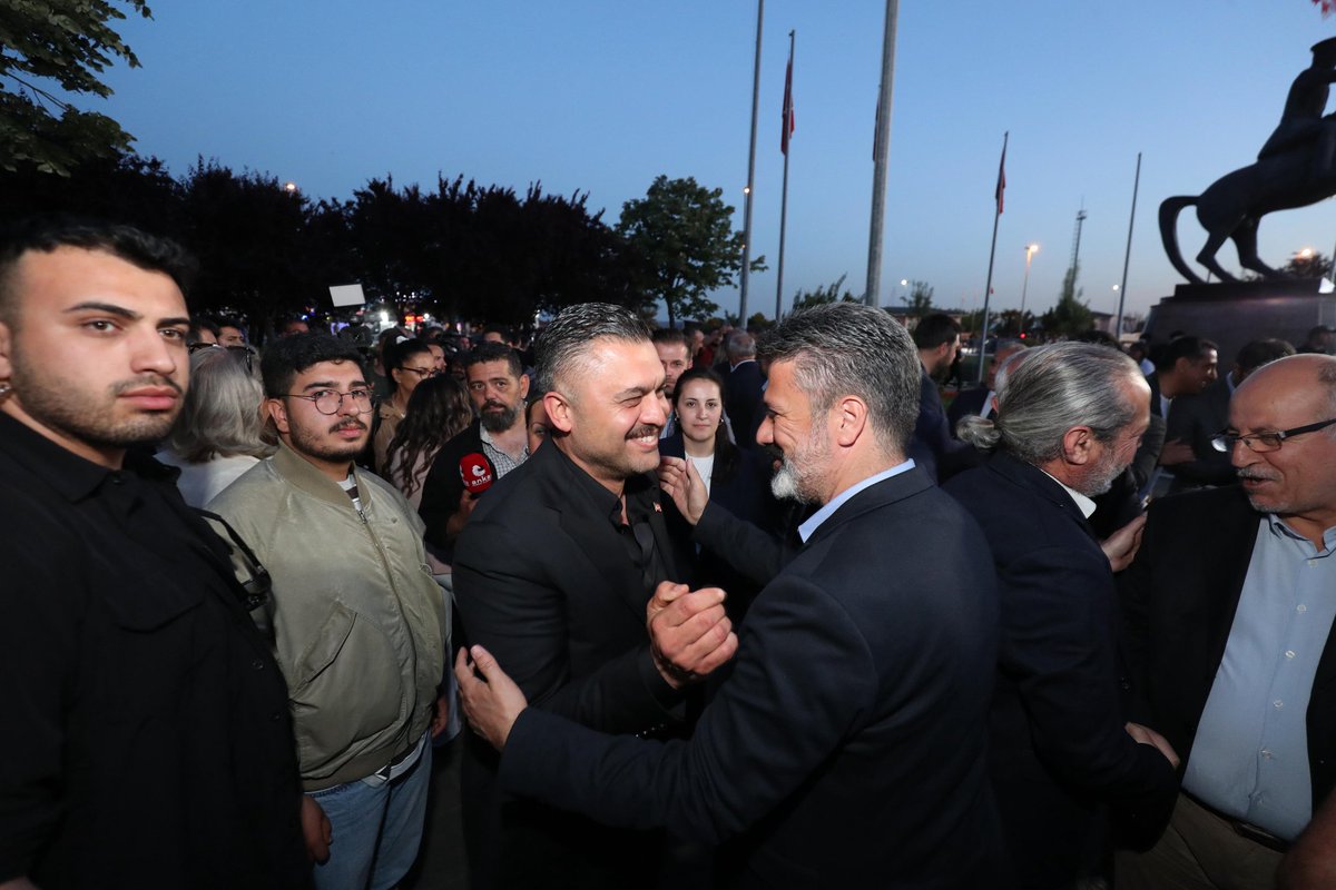 Genel Başkanımız Sayın Özgür Özel’in liderliğinde, Pendik'te binlerce yurttaşımızla omuz omuza birlikteydik.

Cumhurbaşkanı Adayımız Sayın Ekrem İmamoğlu’na yönelik haksız ve hukuksuz uygulamalara karşı susmadık.

Demokrasiye, adalete ve özgürlüğe olan inancımızla meydanlarda