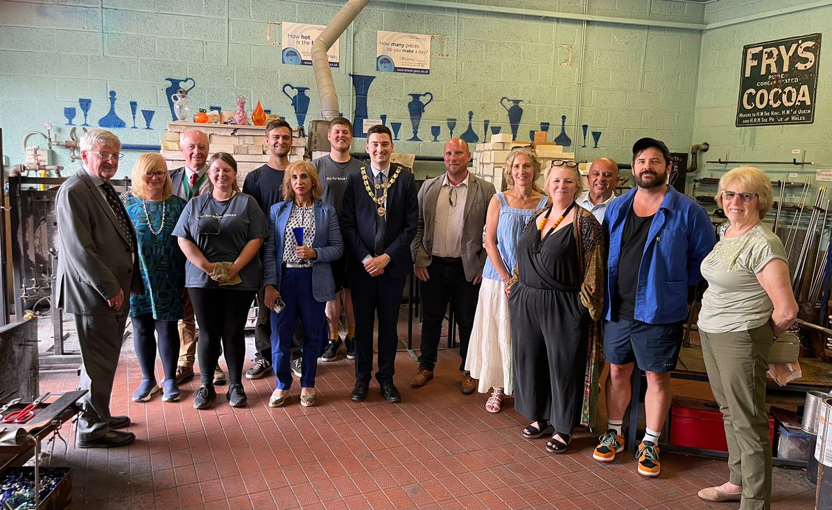 brislordmayor's tweet image. My theme as Lord Mayor is to celebrate Bristol's cultural, architectural and arts heritage.
Pleasure to be given a behind the scenes tour of the famous @BristolGlass workshop in Brislington on Tuesday 💙