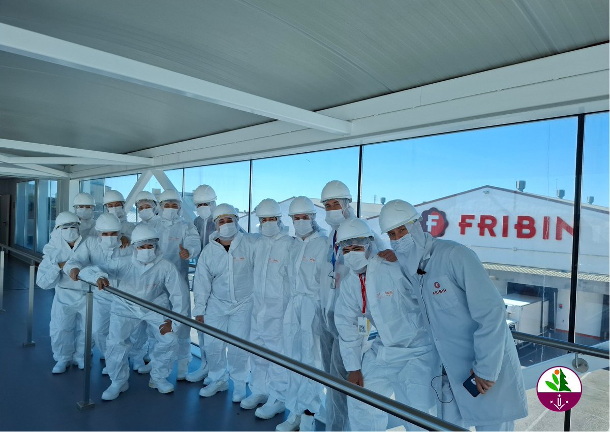 ETSEAFIV_UdL's tweet photo. Gràcies a tot l'equip de FRIBIN per obrir les portes a l'alumnat de 3r d’Enginyeria Agrària i Alimentària! 🙌

Una experiència molt valuosa per entendre la cadena productiva i les sortides professionals que ofereix el sector.

@udl_info #ETSEAFiV #Fribin #UdL https://t.co/DeuaRJOP3g