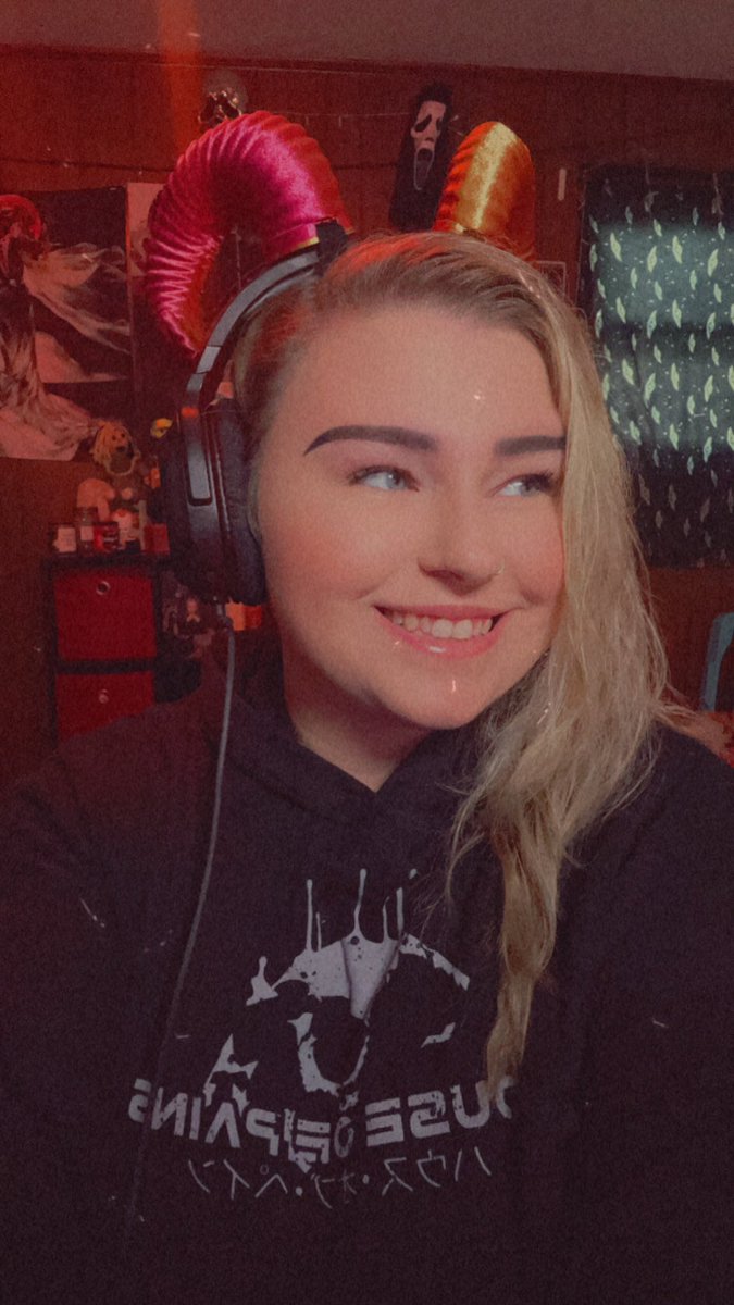 When I started streaming (2021) vs now. 

Look at that horn upgrade and face thinning.