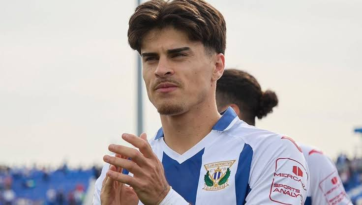 solofichajes123 (@solofichajes123) on Twitter photo El atacante de 25 años del <a href="/CDLeganes/">C.D. Leganés</a> Juan Cruz es objetivo de <a href="/GironaFC/">Girona FC</a>, @ValenciaCF y <a href="/RayoVallecano/">Rayo Vallecano</a> para el presente mercado de fichajes, según informa <a href="/MatteMoretto/">Matteo Moretto</a> #LaLiga El atacante de 25 años del <a href="/CDLeganes/">C.D. Leganés</a> Juan Cruz es objetivo de <a href="/GironaFC/">Girona FC</a>, @ValenciaCF y <a href="/RayoVallecano/">Rayo Vallecano</a> para el presente mercado de fichajes, según informa <a href="/MatteMoretto/">Matteo Moretto</a> #LaLiga