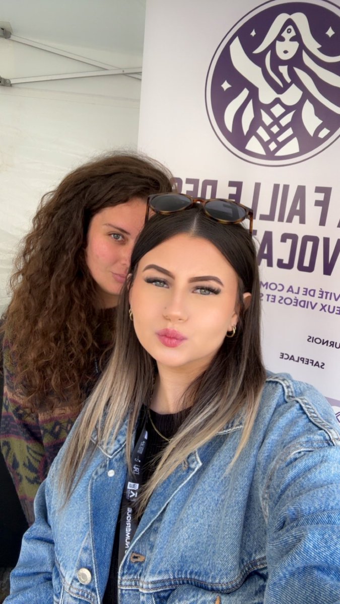 Bien installées ! <a href="/_Drumemer/">Gwen</a> <a href="/LFDI_LOL/">La Faille des Invocatrices</a>