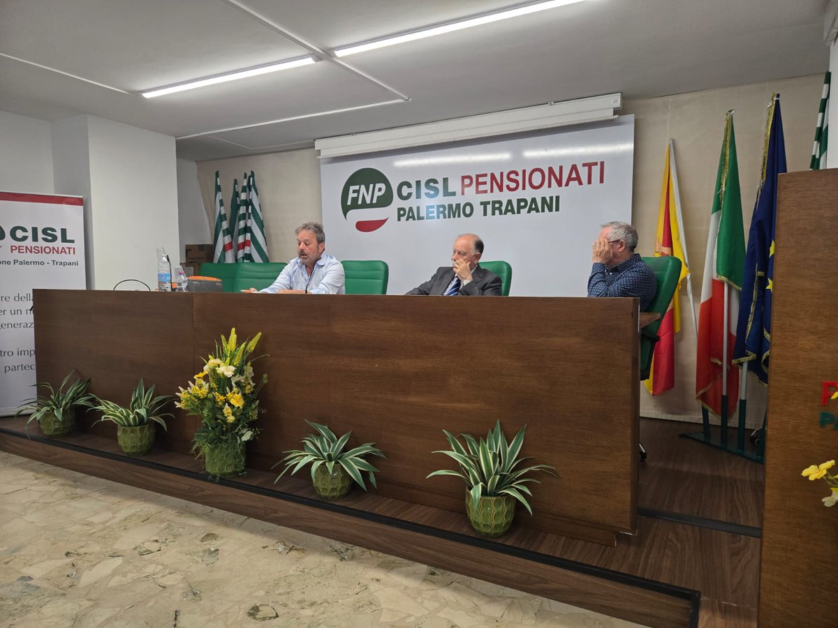 fnpcislpatp's tweet photo. Oggi nella nostra sala riunioni l'assemblea del Dipartimento dei pensionati Postali insieme al segretario generale Fnp Cisl Palermo Trapani Armando Zanotti e il coordinatore del Dipartimento Filippo Micali sulle problematiche politico-sindacali del momento. https://t.co/t9dv2LqYIx