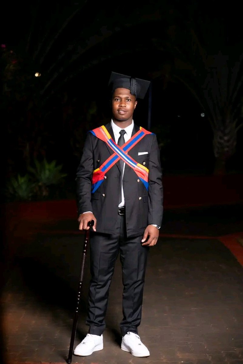 Congrats Muliwa Ipfi Junior on graduating with B.A. Honours in Criminal Justice from UNIVEN🎓🎉 “This graduation represents years of hard work &amp; sacrifice. I will contribute to the field &amp; advocate for justice &amp; reform.” 

#UNIVENGraduation2025 #CreatingFutureLeaders