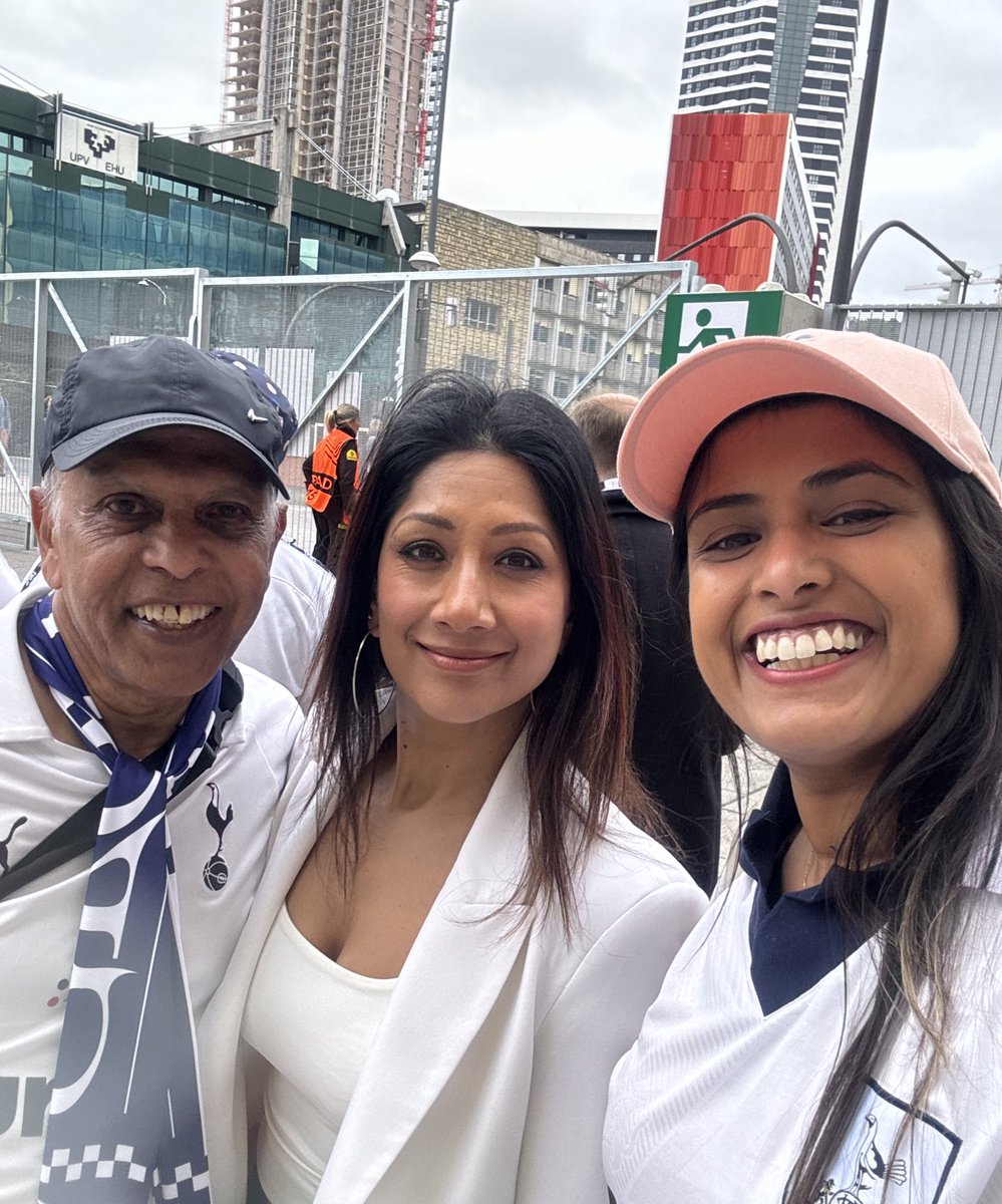 zns17's tweet photo. @ReshminTV lovely to meet you! Route to Bilbao was worth it #COYS https://t.co/wkWdmqzqxN