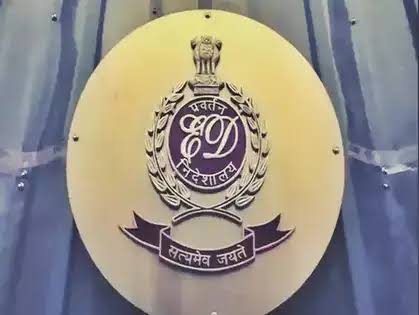 JaikyYadav16's tweet photo. देश के CJI BR Gavai साहब ने ED को करारी फटकार लगाई है🔥

आज सुप्रीम कोर्ट में CJI BR Gavai जी ने तमिलनाडु सरकार की एक याचिका पर सुनवाई करते हुए कहा कि

"ED सभी सीमाओं को पार कर रहा है और एक सरकारी निकाय के खिलाफ कार्रवाई शुरू करके संविधान का उल्लंघन कर रहा है"

यह सुप्रीम कोर्ट का बहुत बड़ा संकेत है जिसमें ED को साफ़ साफ़ शब्दों में समझा दिया गया है।