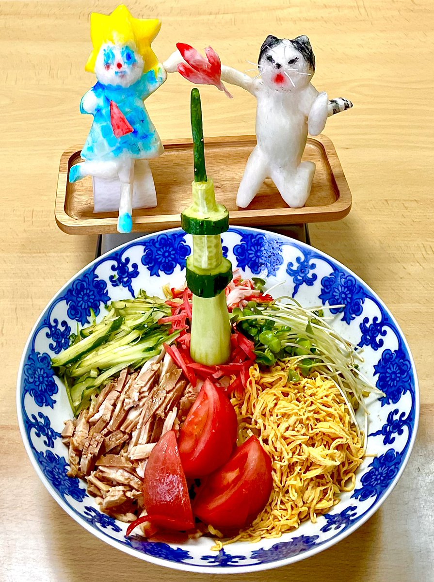 ♫広がる世界は　この腕の中
　東京スカイツリー
　東京スカイツリー
今日は東京スカイツリーが開業した日
#冷やし中華 #東京スカイツリー