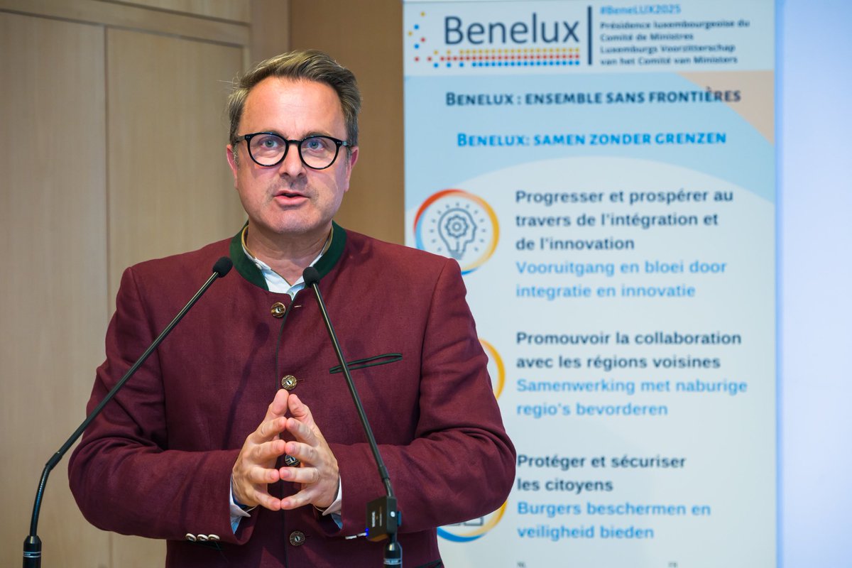 Xavier_Bettel's tweet photo. Signature du plan d’action @beneluxunion &amp; Hauts-de-France pour une coopération transfrontalière renforcée. 🇱🇺🇳🇱🇧🇪🤝🇫🇷

C’est en travaillant ensemble, au-delà de nos frontières nationales &amp; avec nos voisins les plus proches, que nous faisons vraiment avancer l’Europe. https://t.co/N3n5kapeKt