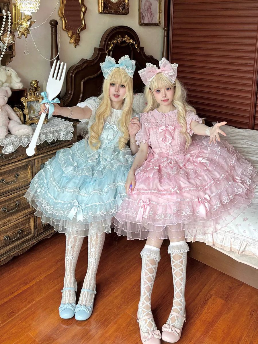 42lolita_'s tweet image. {Lolita New Release} 

Sweet bows and pearl accents light up your Lolita dreams. ✨🎀

Price: from $41.99 to $55.99
Size: S, M, L
Purchase link: 42lolita.com/collections/20…

#LolitaFashion #SweetLolita #PrincessStyle #PearlDetails #BowDecoration #JapaneseLolita #CuteDress