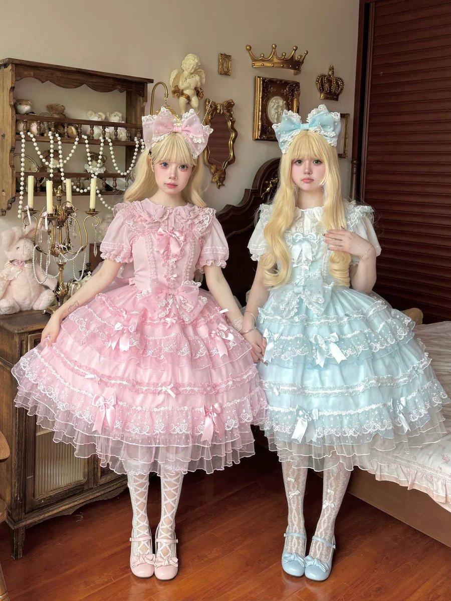 42lolita_'s tweet image. {Lolita New Release} 

Sweet bows and pearl accents light up your Lolita dreams. ✨🎀

Price: from $41.99 to $55.99
Size: S, M, L
Purchase link: 42lolita.com/collections/20…

#LolitaFashion #SweetLolita #PrincessStyle #PearlDetails #BowDecoration #JapaneseLolita #CuteDress