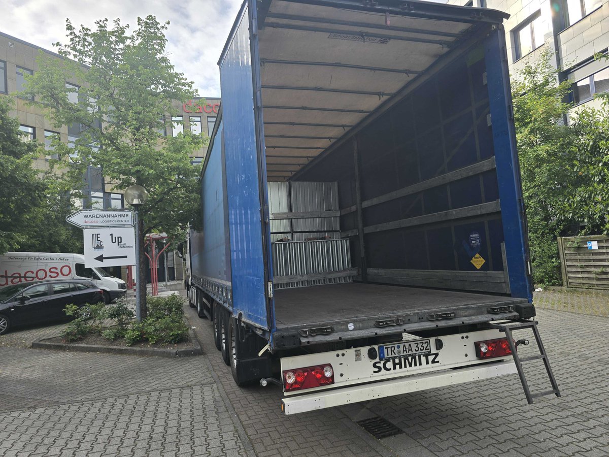 Delivery of our purpose built cold aisle corridors for Rack Room A - 16 eletrical louver flaps for precision air flow control 😎