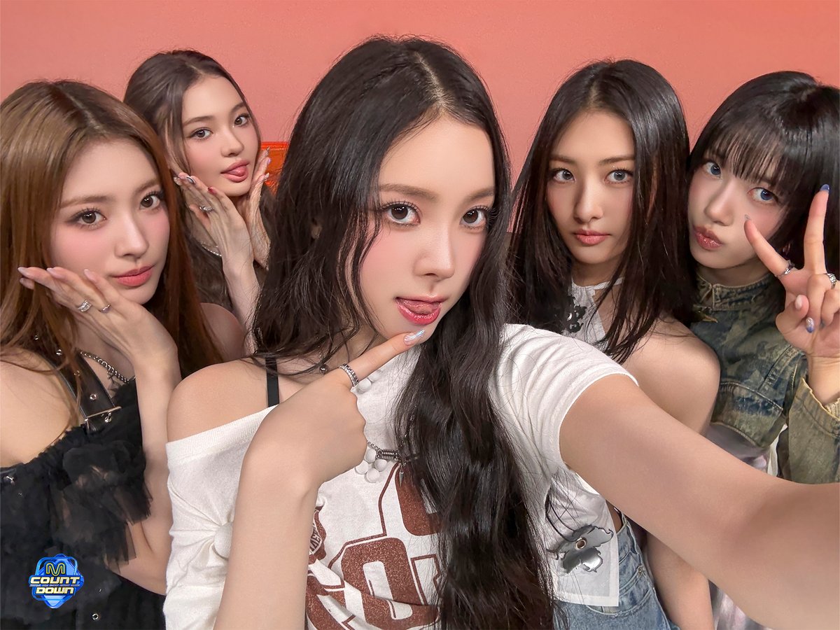 MnetMcountdown's tweet image. 대장대장 왜 요즘은 고양이 나라에 오지 않는 거야?
그렇다구 먀옹이들이 엠카까지 오시면 어떡하냥…
(너무 좋아 💗)

더 높이 외쳐 🐈‍⬛MEOVV🐈‍⬛

#MEOVV #미야오 #DROPTOP