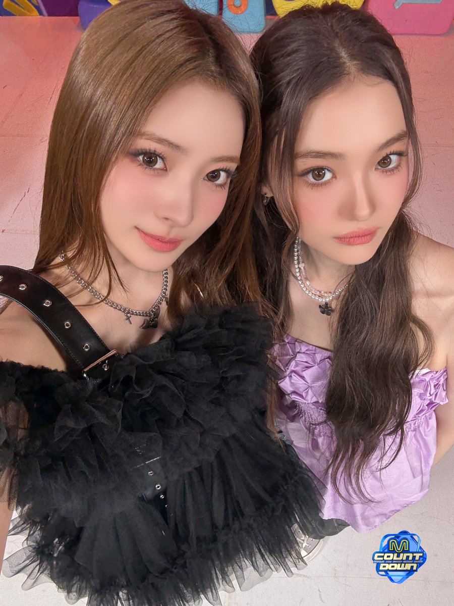 MnetMcountdown's tweet image. 대장대장 왜 요즘은 고양이 나라에 오지 않는 거야?
그렇다구 먀옹이들이 엠카까지 오시면 어떡하냥…
(너무 좋아 💗)

더 높이 외쳐 🐈‍⬛MEOVV🐈‍⬛

#MEOVV #미야오 #DROPTOP