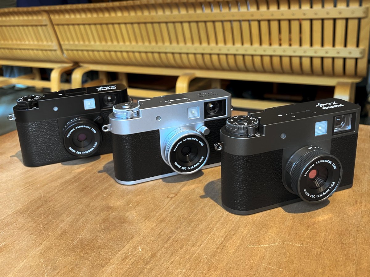 富士フイルム X half (FUJIFILM X-HF1) チャコールシルバー
